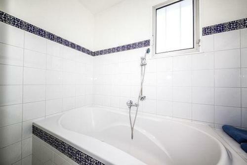 Remarkable 3-bed House In Suresnes Facing Paris