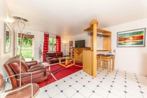 Remarkable 3-bed House In Suresnes Facing Paris