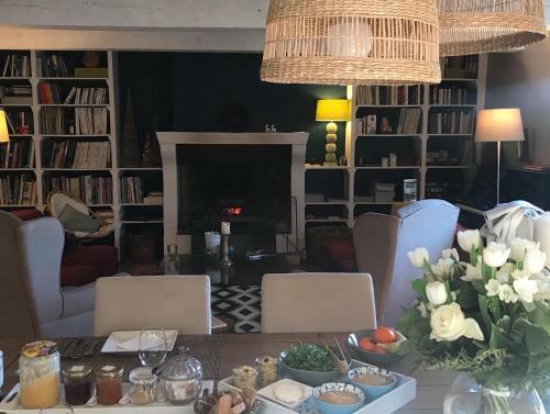 Bed & Breakfast Les Aigui�res En Provence