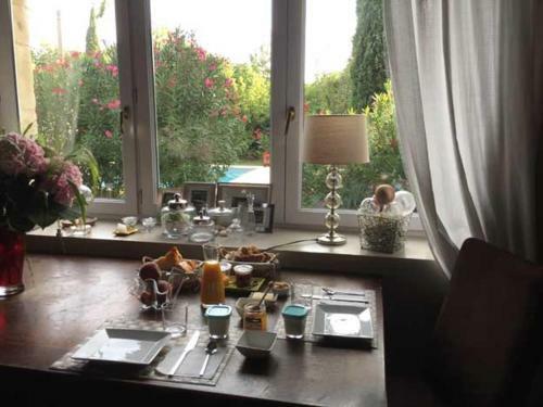 Bed & Breakfast Les Aigui�res En Provence