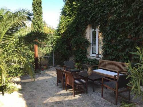 Bed & Breakfast Les Aigui�res En Provence