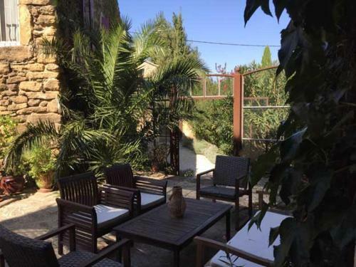 Bed & Breakfast Les Aigui�res En Provence