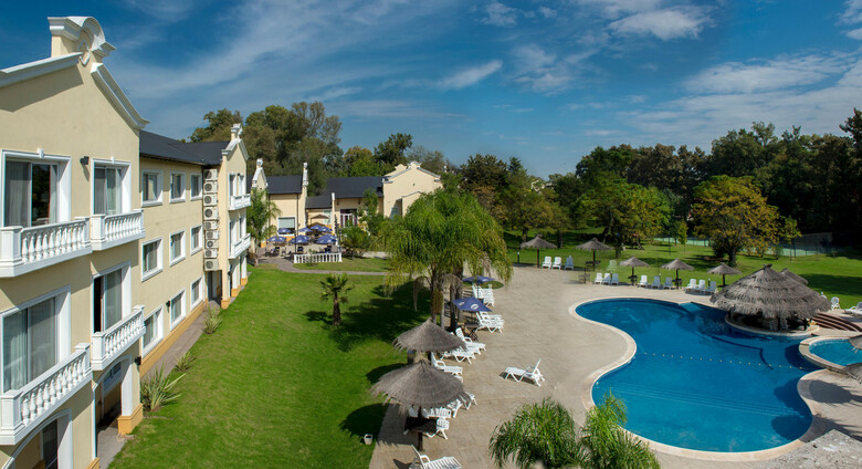 Hotel Howard Johnson Pilar Resort Spa & Convention Center