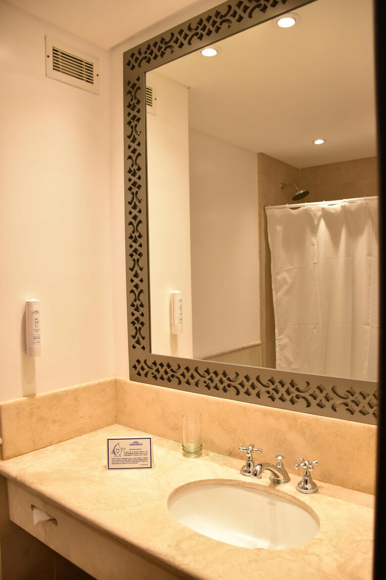 Hotel Howard Johnson Pilar Resort Spa & Convention Center