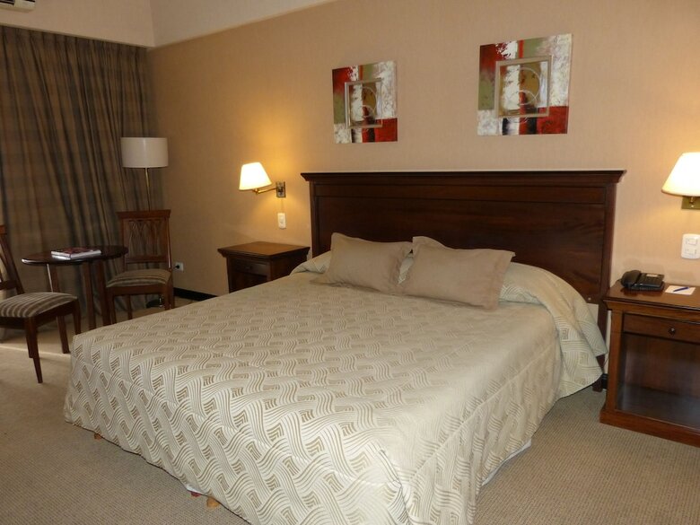 Hotel Howard Johnson Pilar Resort Spa & Convention Center
