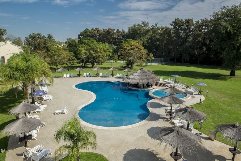 Hotel Howard Johnson Pilar Resort Spa & Convention Center