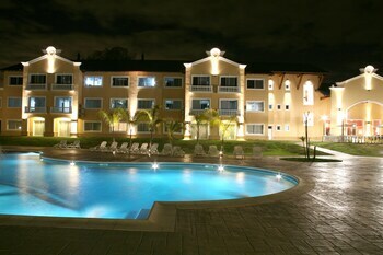 Hotel Howard Johnson Pilar Resort Spa & Convention Center