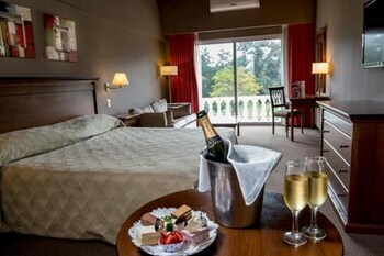 Hotel Howard Johnson Pilar Resort Spa & Convention Center