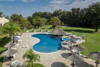 Hotel Howard Johnson Pilar Resort Spa & Convention Center