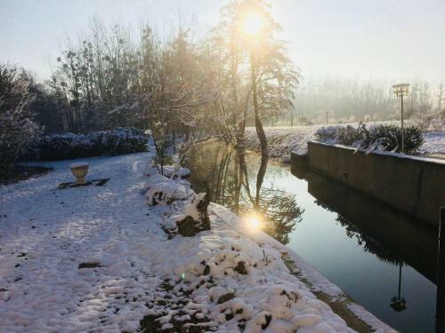 Les Moulins De Requeugne