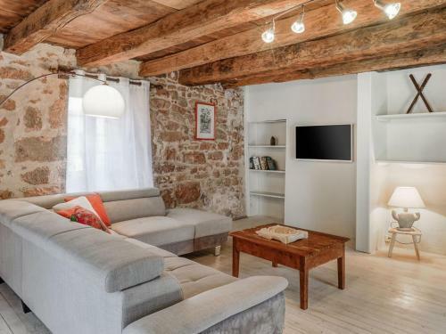 Peaceful Holiday Home In Teillots With Private Pool