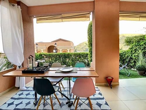 Extremely Beautiful And Charming Apartment In A Unforgettable Location, Recently Renovated