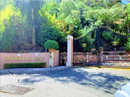 Extremely Beautiful And Charming Apartment In A Unforgettable Location, Recently Renovated