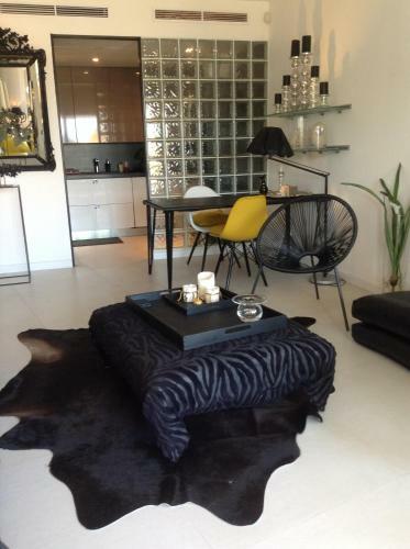 Extremely Beautiful And Charming Apartment In A Unforgettable Location, Recently Renovated