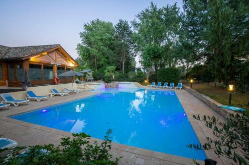 Hotel Village Motel