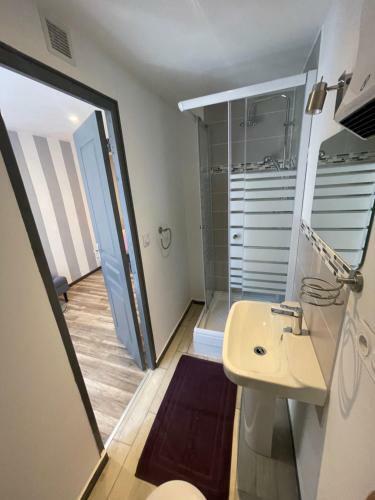 Hostal La Pose Du Canal