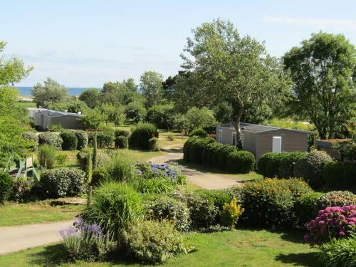 Camping Les Vergers De Squividan ***