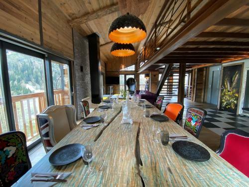 Chalet Carte Blanche Banksy