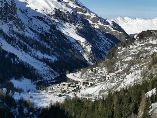 Chalet Carte Blanche Banksy