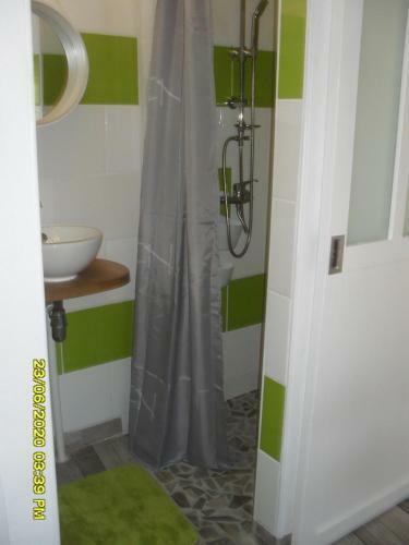 Maisonnette Neuve � La Campagne