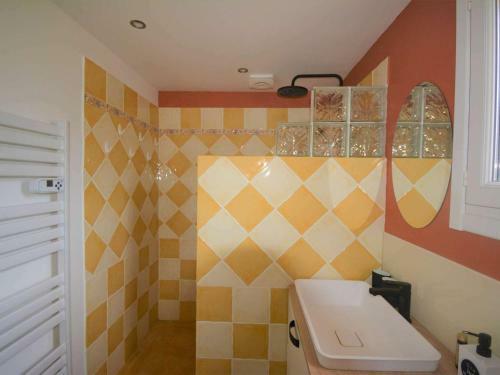 Maison Vagnas, 4 Pi�ces, 6 Personnes - Fr-1-382-174