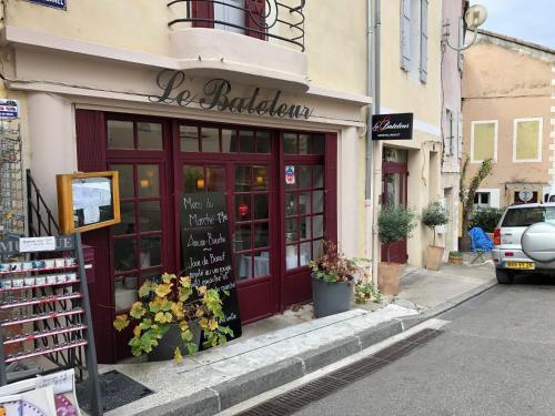 Apartment Pont Romain