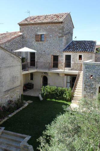 Hostal Le Village