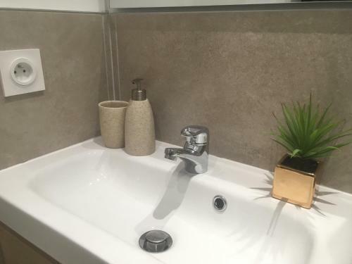 Apartamento Studio Hyper Centre, Proche Gare, Entr�e Ind�pendante