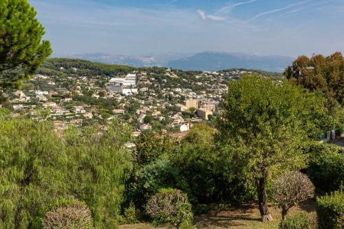 Haus Mit Garten �ber Der Bucht Von Cannes