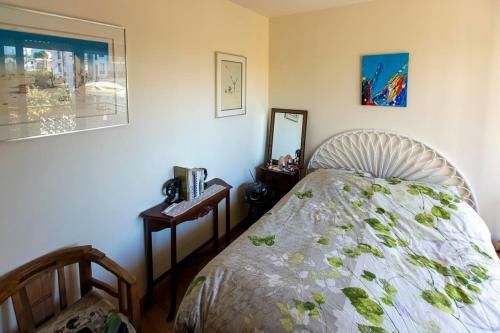 Charming Apartment With Balcony In Vanves