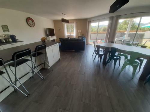 Maison Avec Piscine � L'or�e de La For�t
