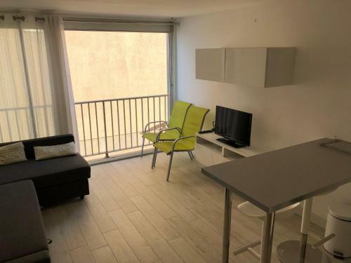 Apartment 22, Le Capitaine
