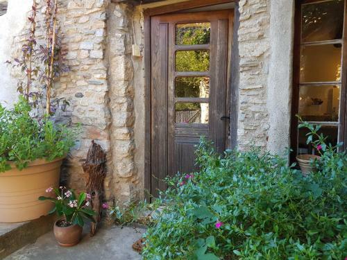Maison Et Rivi�re