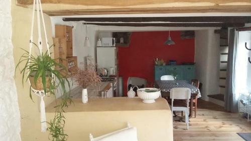 Maison Et Rivi�re