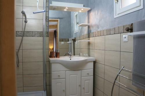G�te Peyroutas "suzon"
