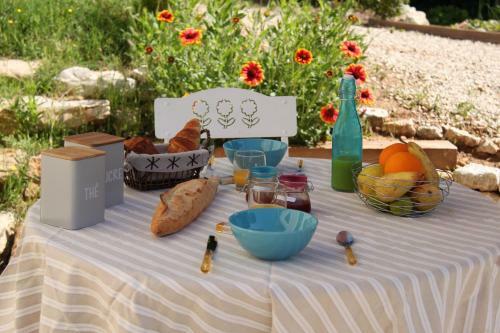 Hostal Maison D'h�tes Les Jardinettes En Luberon