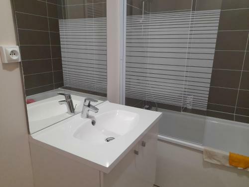 Apartamento Joli, Confortable Appart, M�tro 7, Paris � 10mns