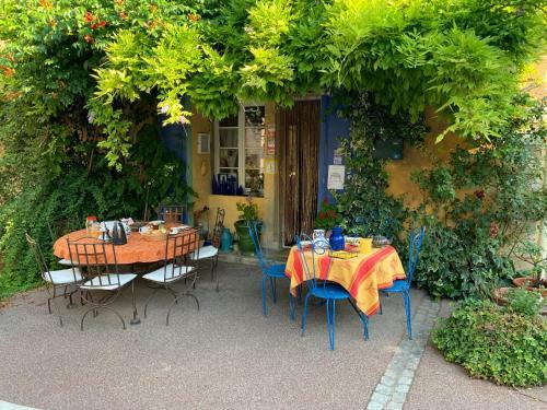 Hostal La Sarrasine