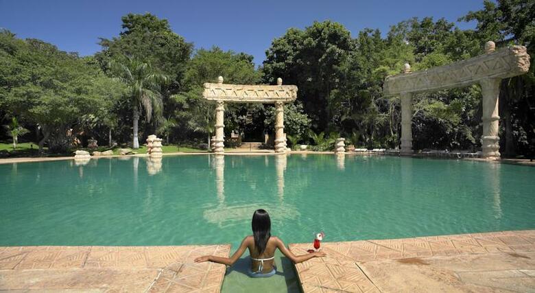 Hotel Cabanas Sun City