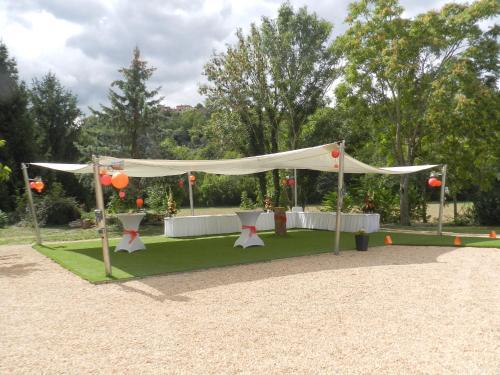 Domaine Des Pierres Dor�es