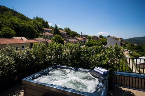 Hotel "la Cabane" De L'h�tel Le Tourisme