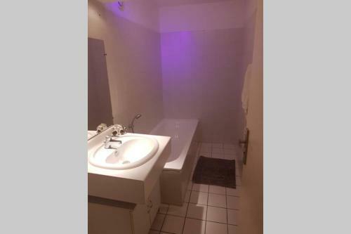Apartamento Cap D'ail : Spacieux 2 Pi�ces En Face Des Plages.