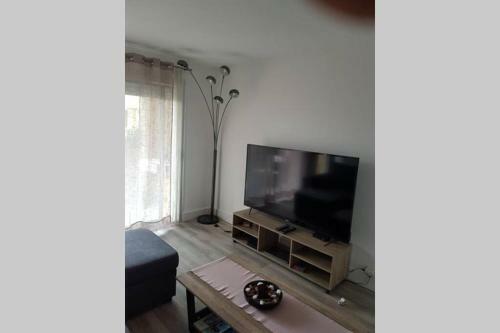 Apartamento Cap D'ail : Spacieux 2 Pi�ces En Face Des Plages.