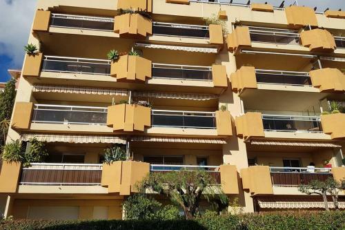 Apartamento Cap D'ail : Spacieux 2 Pi�ces En Face Des Plages.