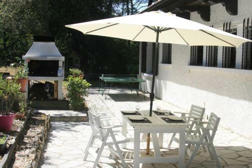 Nice Villa With Outbuilding In Pyla Sur Mer
