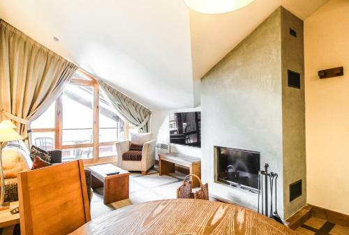 Beautiful One-bedroom Apartment With Fireplace And Stunning Views
