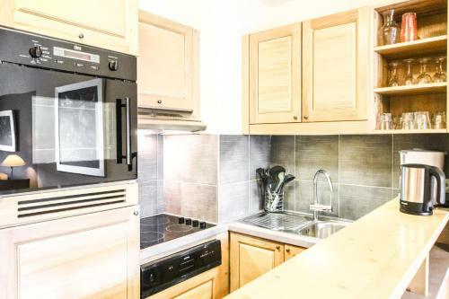 Beautiful One-bedroom Apartment With Fireplace And Stunning Views