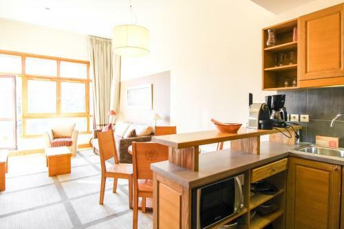 Bright, Spacious South-facing 1-bedroom Apartment