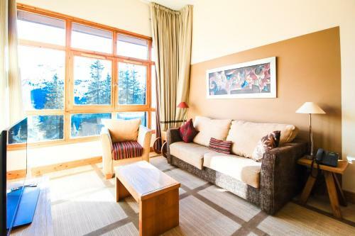 Bright, Spacious South-facing 1-bedroom Apartment