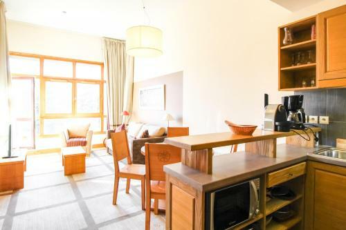 Bright, Spacious South-facing 1-bedroom Apartment